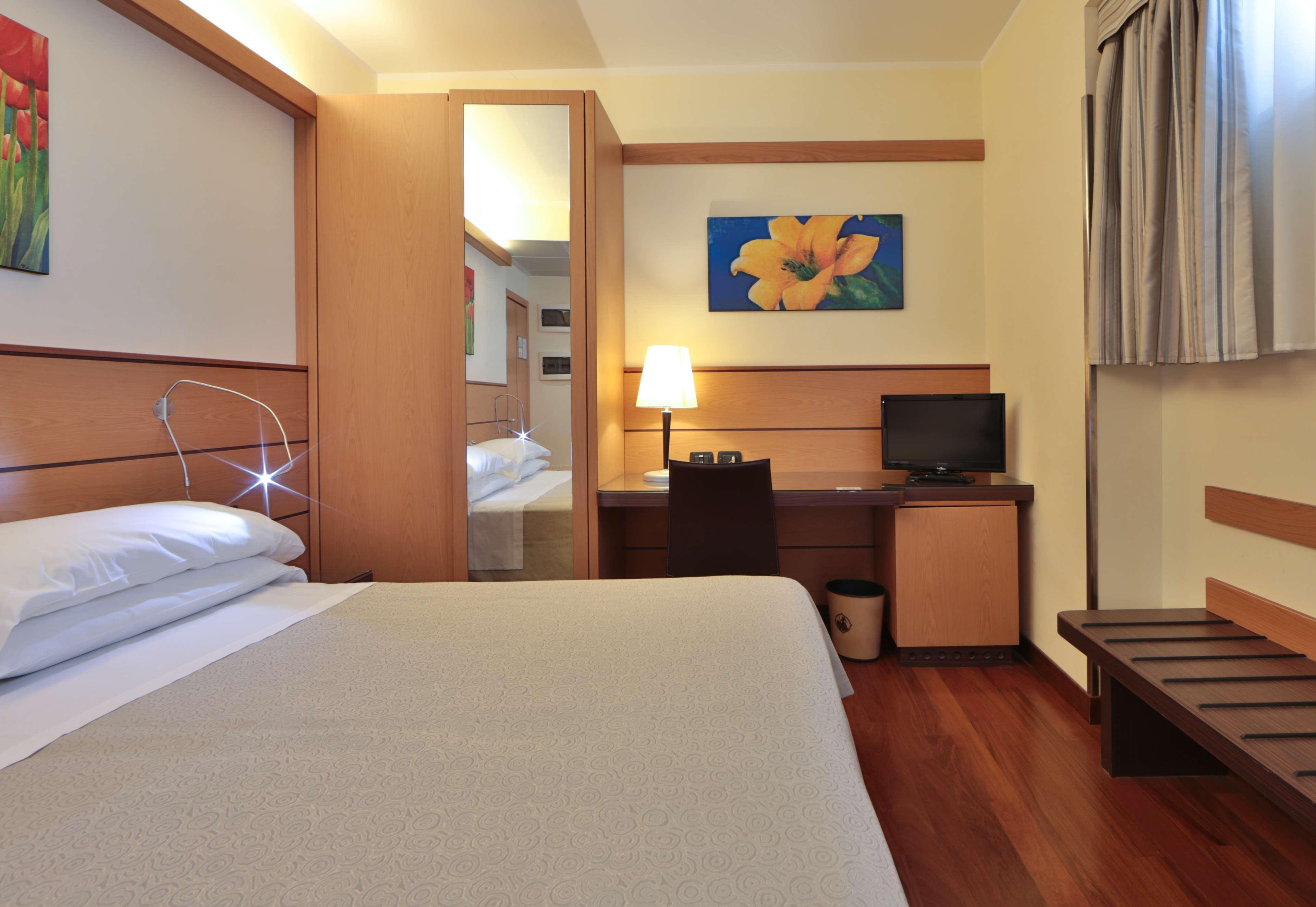 Best Western Hotel Dei Cavalieri 바를레타 외부 사진