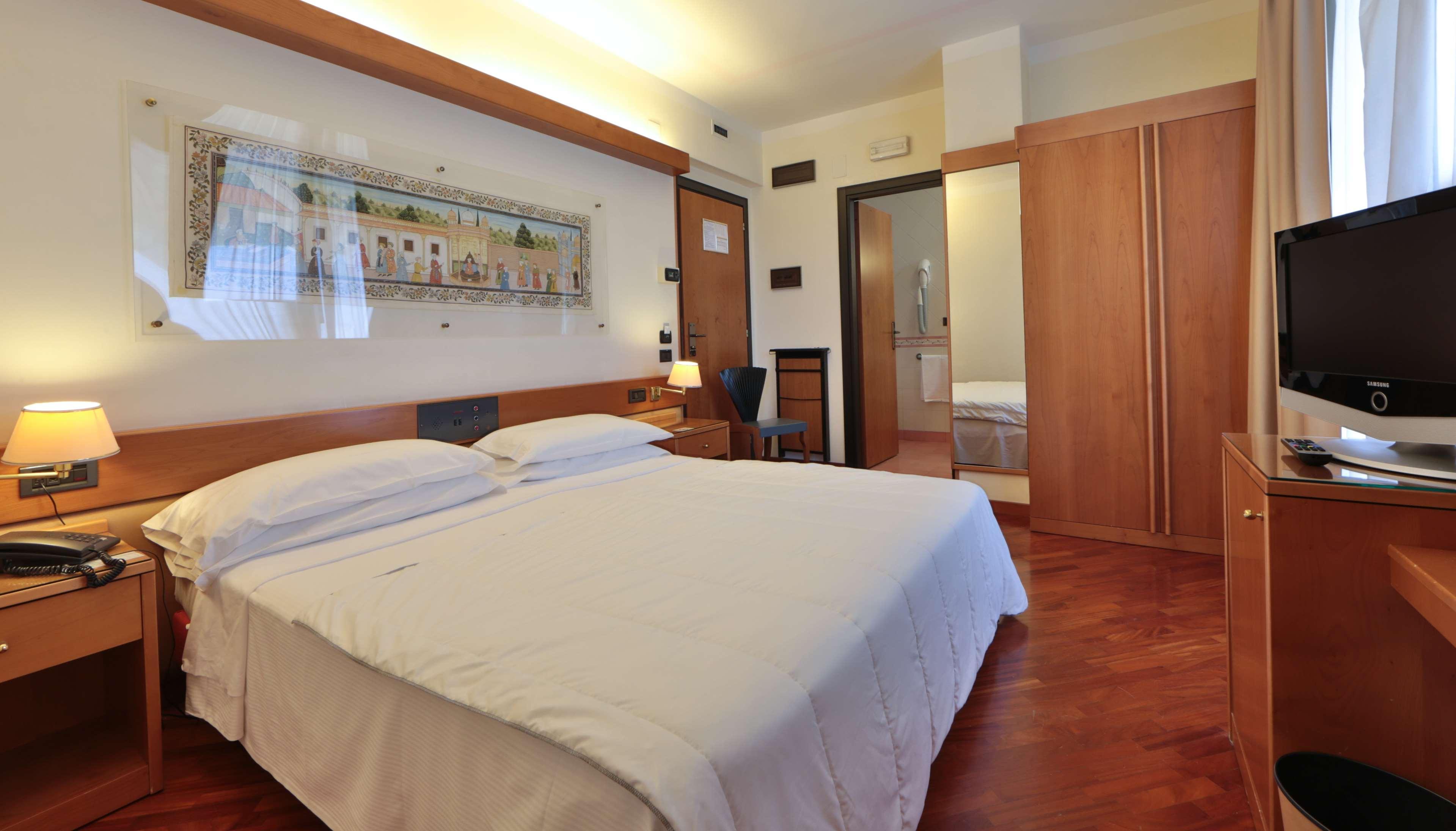 Best Western Hotel Dei Cavalieri 바를레타 외부 사진