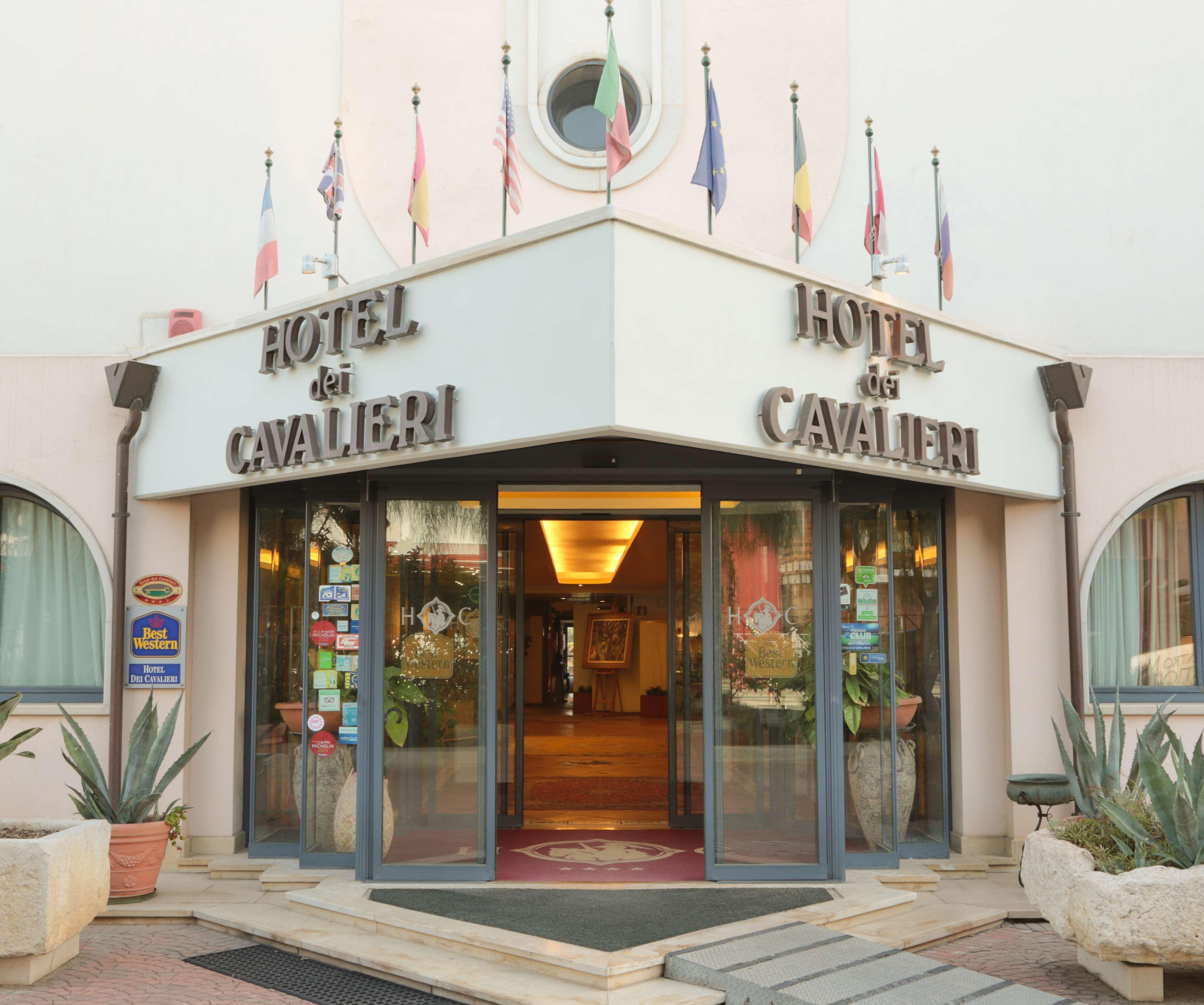 Best Western Hotel Dei Cavalieri 바를레타 외부 사진