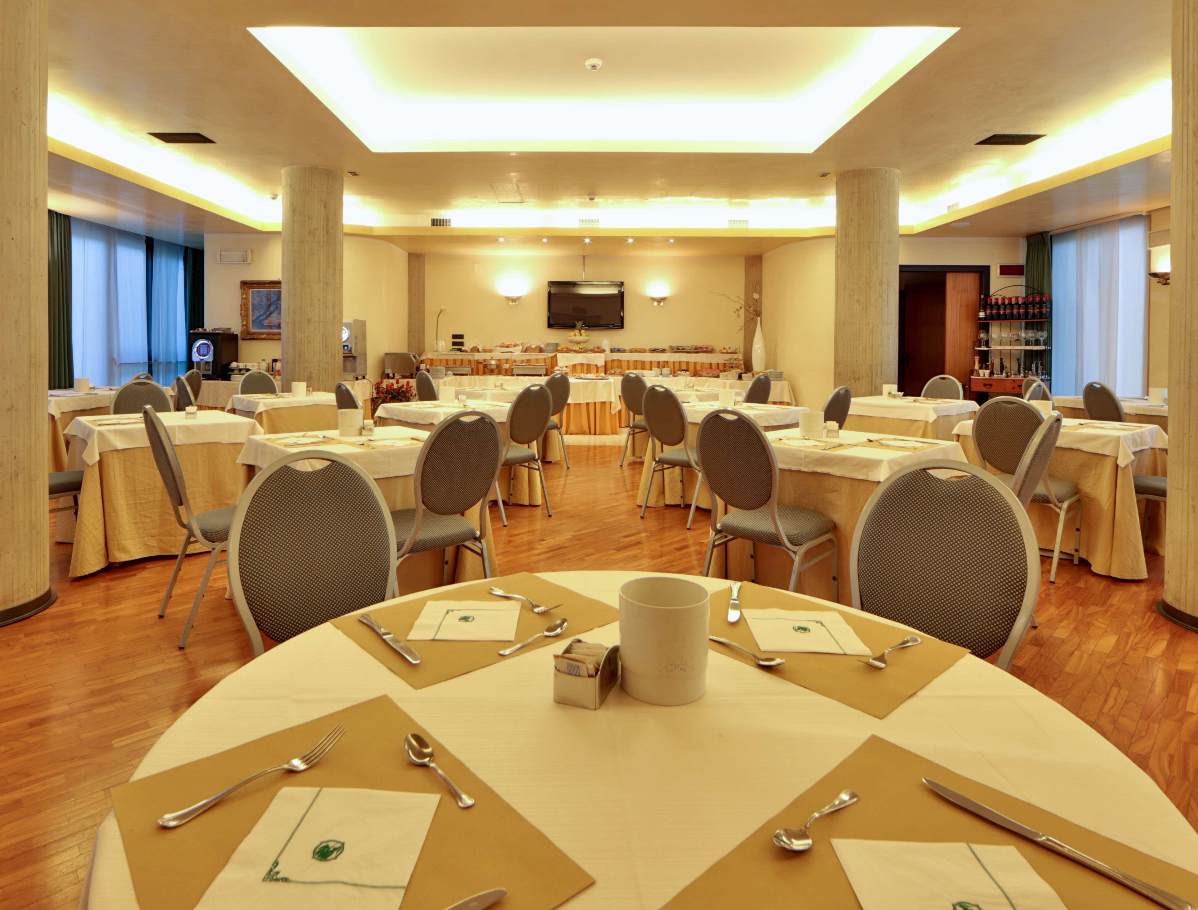 Best Western Hotel Dei Cavalieri 바를레타 외부 사진
